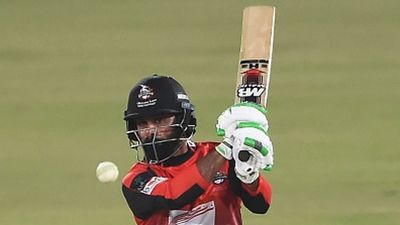 PSL: 41-year-old 'Professor' demonstrates terrific batting as Rashid Khan hits three sixes in his unbeaten 22 off 8 balls SportsTak