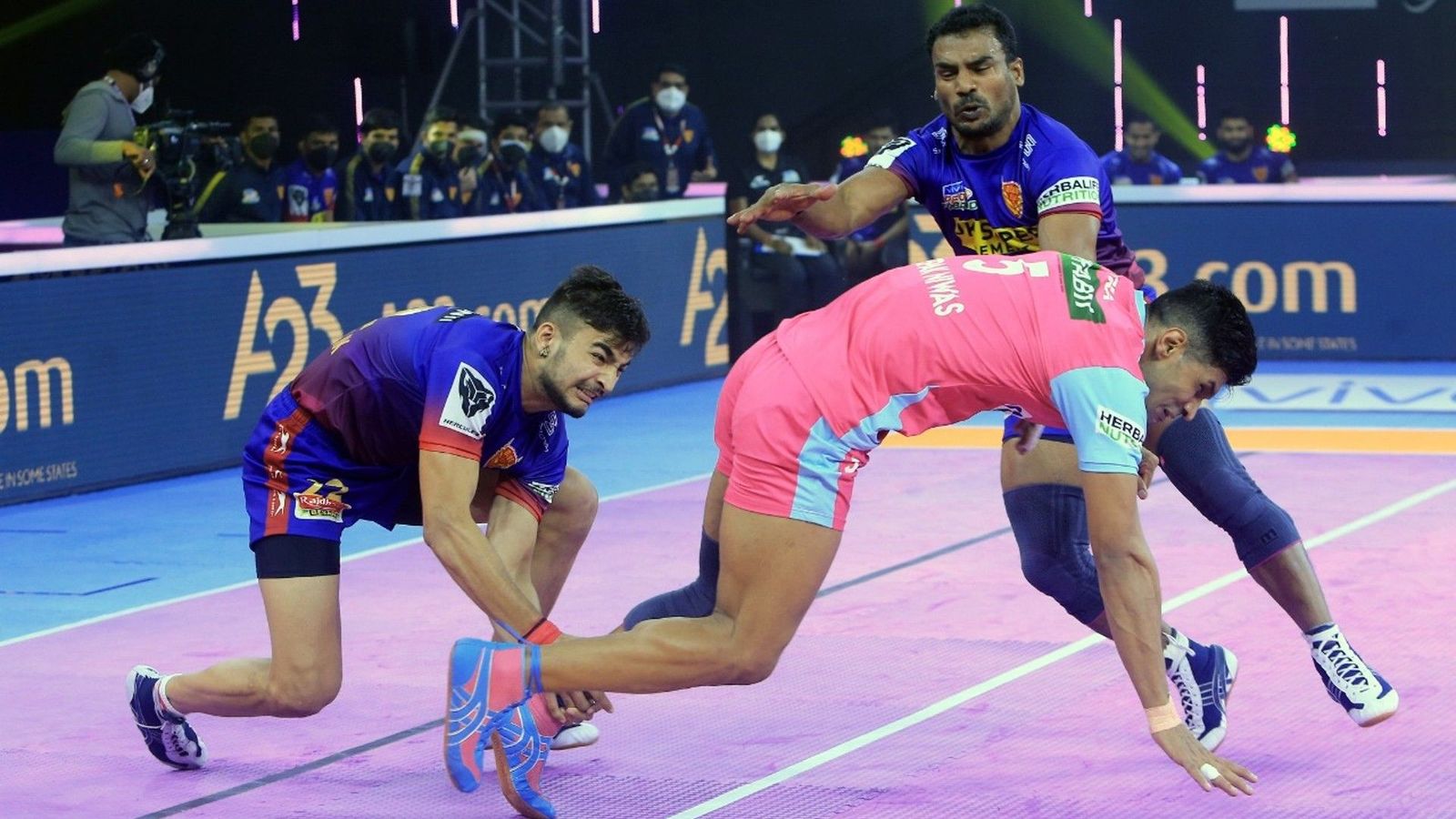Jaipur Pink Panthers ride on Deepak Hooda's exploits to outclass Dabang Delhi Jaipur Pink Panthers ride on Deepak Hooda's exploits to outclass Dabang Delhi