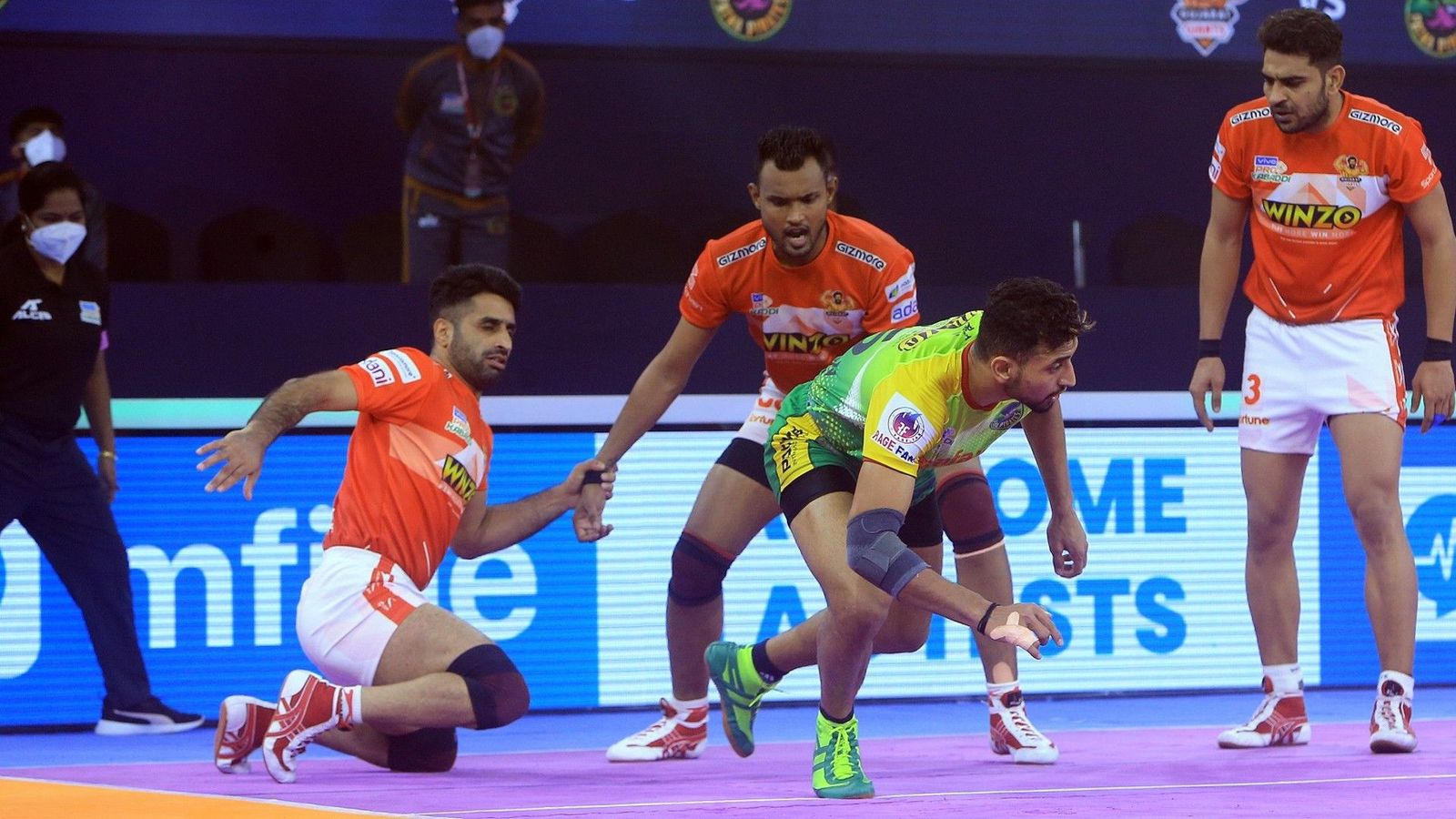 Pro Kabaddi League: Pawan, Naveen share limelight as Bengaluru Bulls play stalemate with Dabang Delhi KC Pro Kabaddi League: Pawan, Naveen share limelight as Bengaluru Bulls play stalemate with Dabang Delhi KC