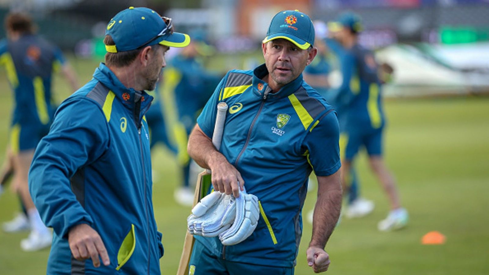 'It's been almost embarrassing': Furious Ricky Ponting trains gun on CA after Justin Langer's exit 'It's been almost embarrassing': Furious Ricky Ponting trains gun on CA after Justin Langer's exit