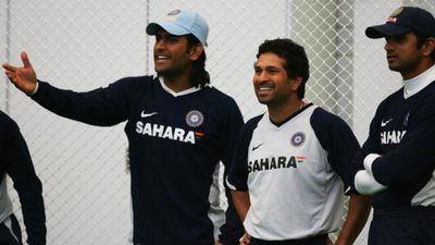 This is how Dravid and Tendulkar played their parts in handing Dhoni India's captaincy in 2007 SportsTak