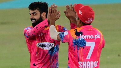 Islamabad captain Shadab's all-round show hands Karachi Kings fifth defeat on the trot SportsTak