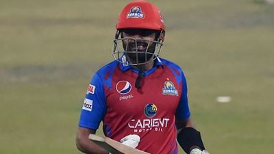 'He does not quit,' Babar Azam's father defends son after Karachi Kings' eighth consecutive defeat in PSL SportsTak