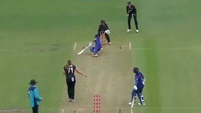 IND vs NZ WODI: Harmanpreet dismissed in strange fashion against White Ferns to continue form slump SportsTak