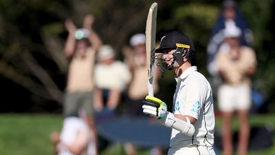 No.11 New Zealand batter Matt Henry creates unbelievable record with bat after 7-wicket haul against South Africa SportsTak