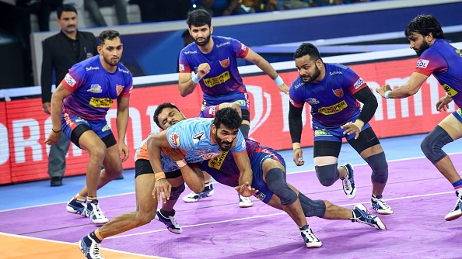 PKL 8: Bengal Warriors damage Puneri Paltan's play-off chances after securing a seven-point win PKL 8: Bengal Warriors damage Puneri Paltan's play-off chances after securing a seven-point win