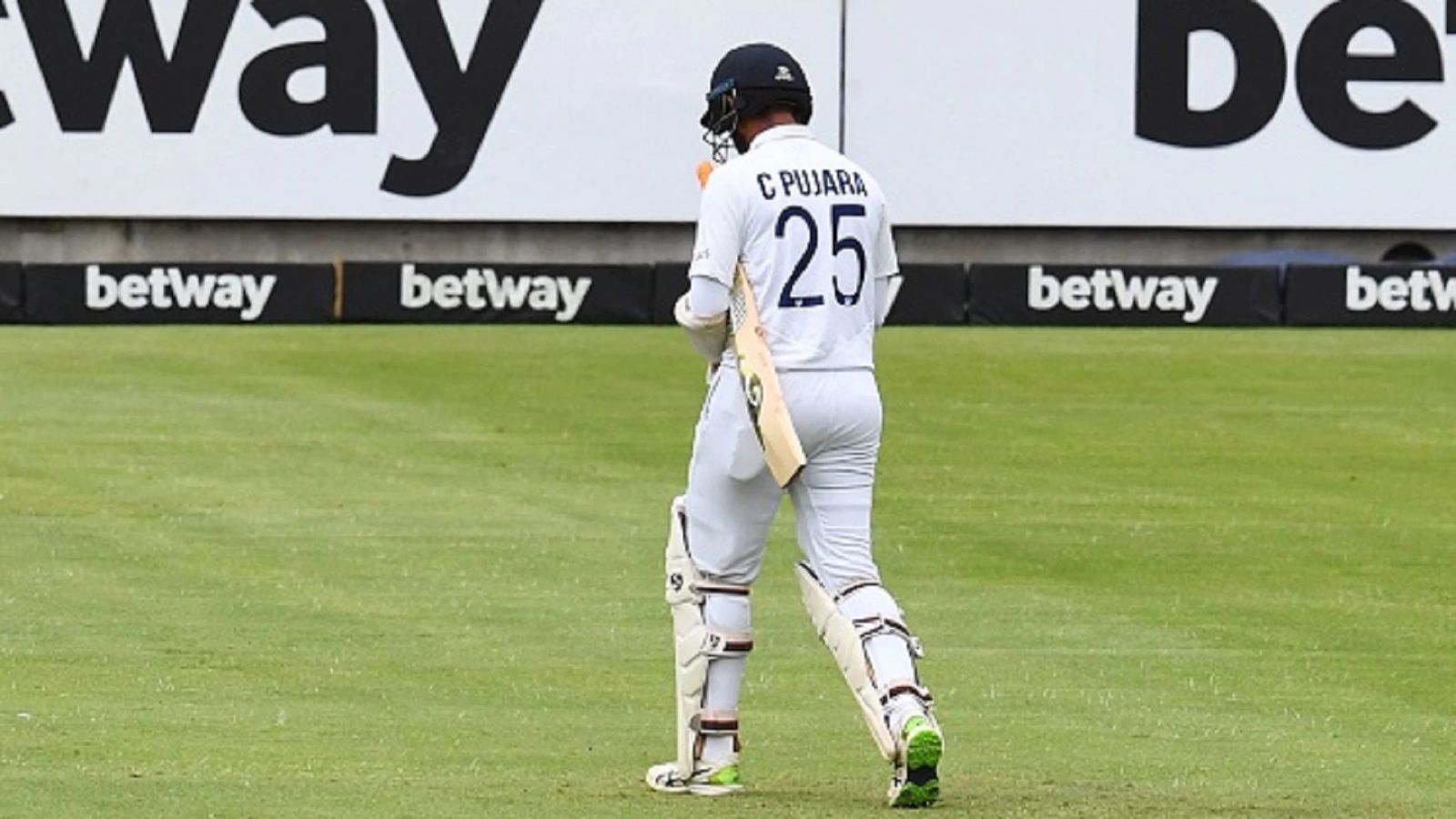 Ranji Trophy: Cheteshwar Pujara's Test career in trouble as Saurashtra batter fails to open his account against Mumbai Ranji Trophy: Cheteshwar Pujara's Test career in trouble as Saurashtra batter fails to open his account against Mumbai