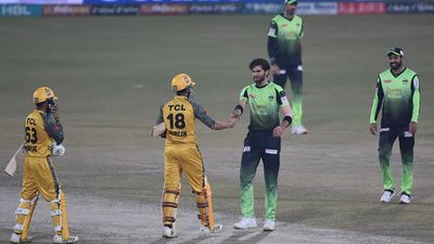 PSL: Peshawar Zalmi edge Lahore Qalandars in Super Over drama despite Shaheen Afridi's last over batting blitz SportsTak