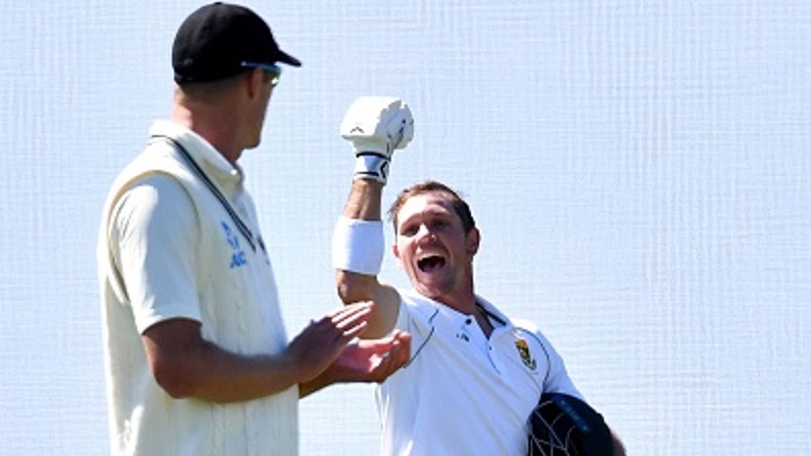 Sarel Erwee scores maiden Test ton as South Africa bounce back on Day 1 of second Test against New Zealand Sarel Erwee scores maiden Test ton as South Africa bounce back on Day 1 of second Test against New Zealand