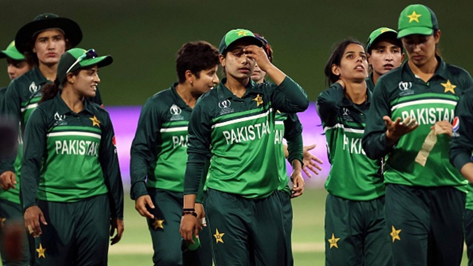Women's World Cup 2022: Dropped chances and early wickets hurt Pakistan as Australia finish run chase in 35 overs Women's World Cup 2022: Dropped chances and early wickets hurt Pakistan as Australia finish run chase in 35 overs