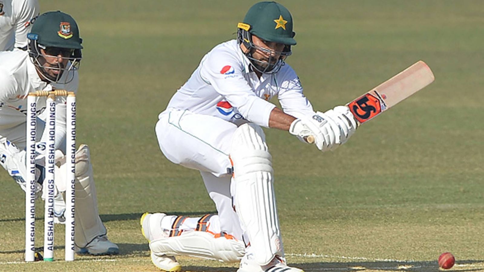 Pakistan all-rounder tests positive for Covid-19 before Karachi Test Pakistan all-rounder tests positive for Covid-19 before Karachi Test