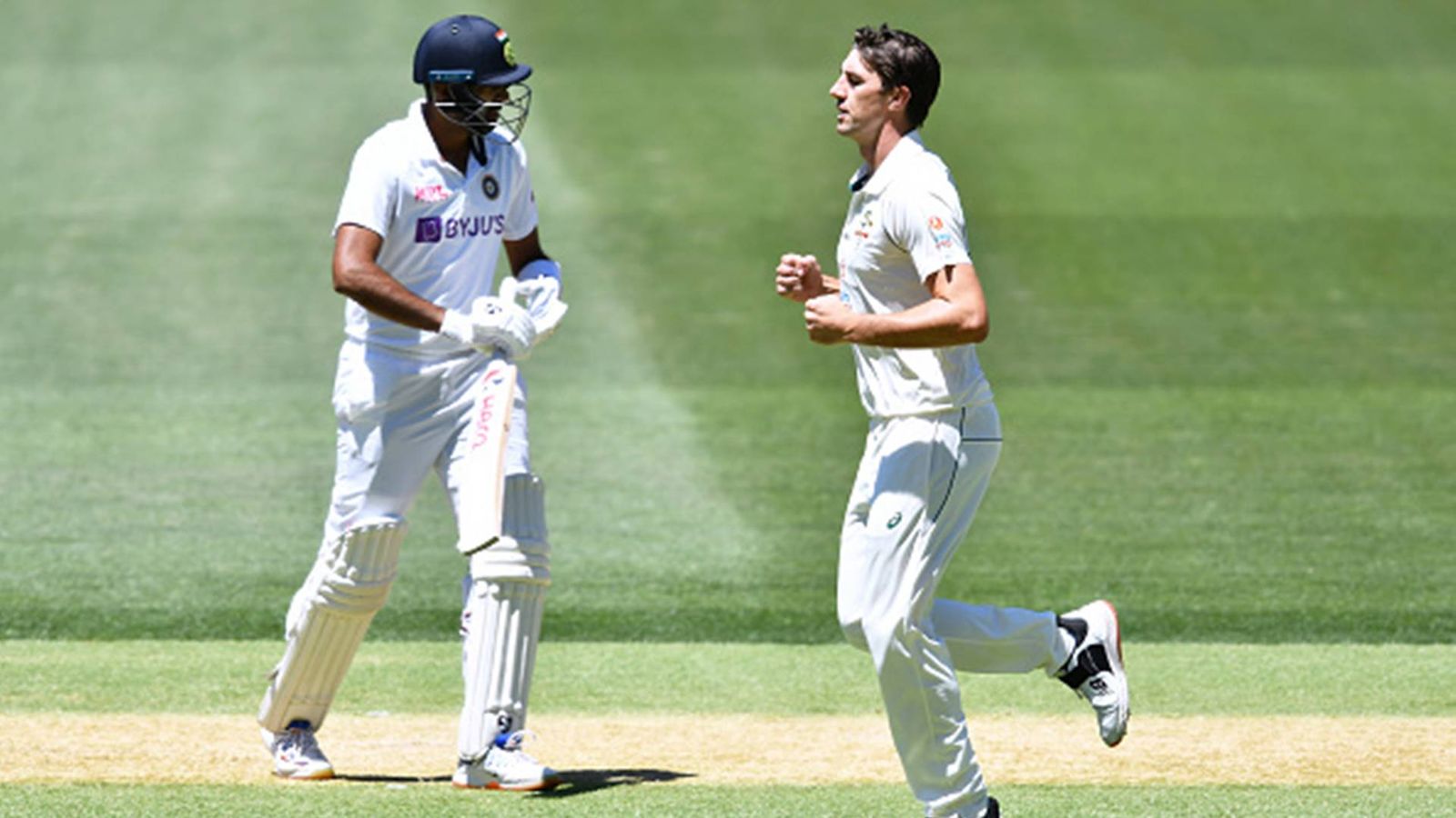 R Ashwin beats Pat Cummins in race to 100 wickets in WTC history, also equals Shane Warne's rare feat R Ashwin beats Pat Cummins in race to 100 wickets in WTC history, also equals Shane Warne's rare feat