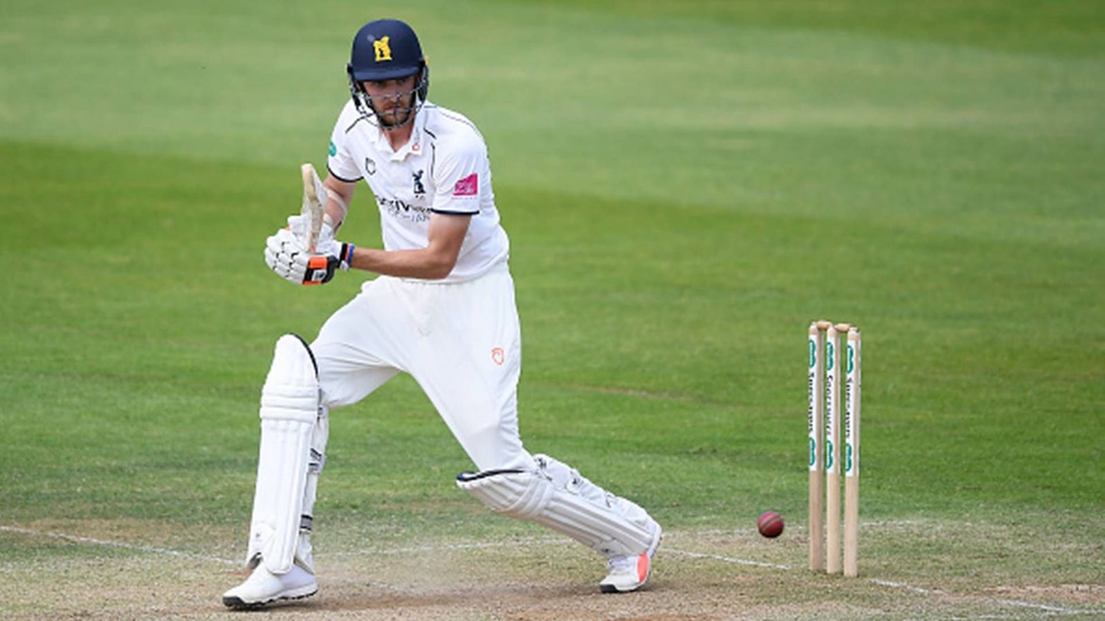 6'7'' tall batter plays 66 balls in 94 minutes before getting mark, tags Joe Root in tweet after brave knock 6'7'' tall batter plays 66 balls in 94 minutes before getting mark, tags Joe Root in tweet after brave knock