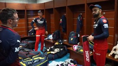 'I cannot bat with you, you run too fast': Maxwell's hilarious dressing room conversation with Kohli after run out vs CSK SportsTak