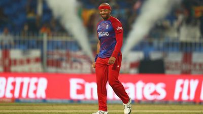 Mumbai Indians replace injured Tymal Mills with 21-year-old South African wicketkeeper-batter SportsTak