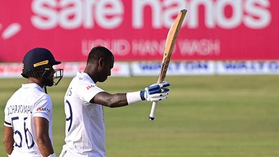 Bangladesh off to a firm start after Mathews' heartbreaking 199 SportsTak