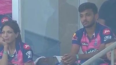 IPL 2022 Final RR vs GT: Delhi Capitals' Chetan Sakariya spotted in Rajasthan Royals' jersey cheering for former team SportsTak