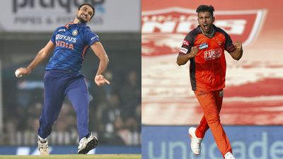 'Cannot bowl fast like Umran Malik,' says Harshal Patel SportsTak