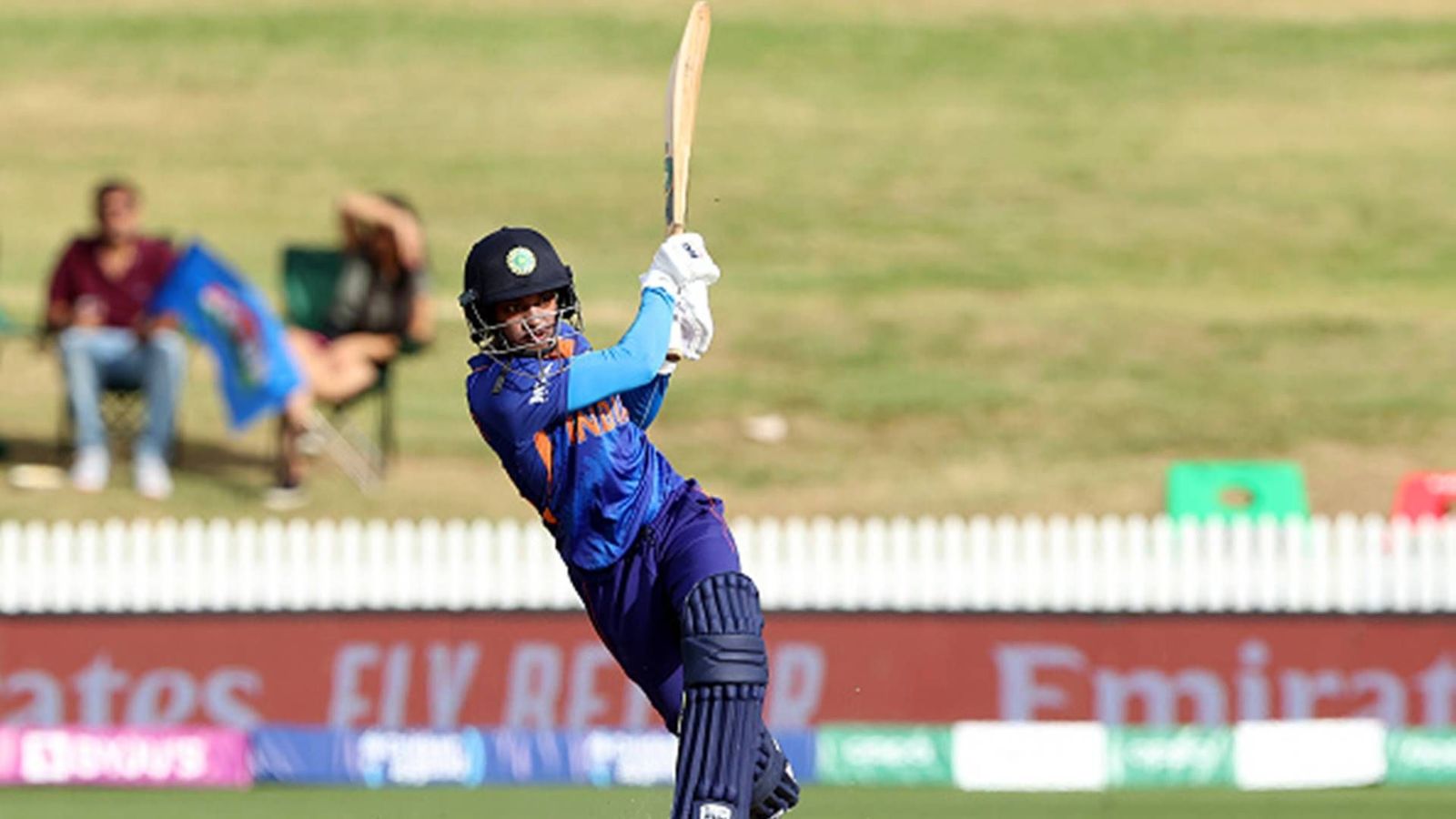 Pooja Vastrakar does a MS Dhoni in run chase as Harmanpreet Kaur-led India beat Sri Lanka by 4 wickets Pooja Vastrakar does a MS Dhoni in run chase as Harmanpreet Kaur-led India beat Sri Lanka by 4 wickets