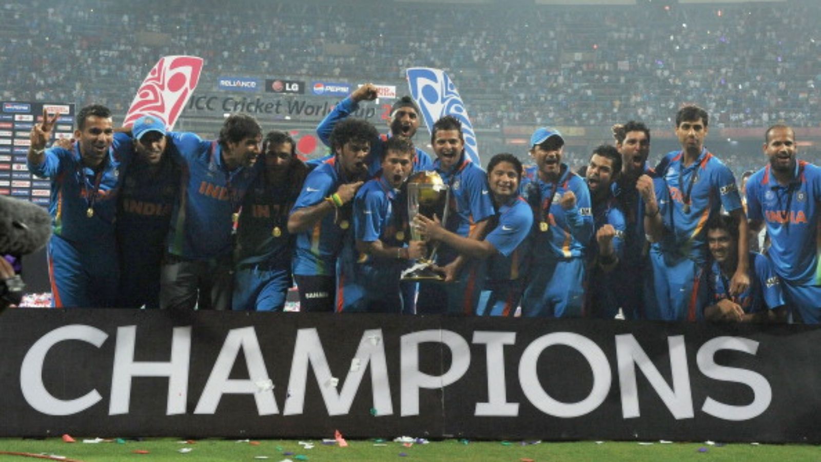 Captain cool MS Dhoni turns 41 today! Wishes pour in for legend on birthday Captain cool MS Dhoni turns 41 today! Wishes pour in for legend on birthday