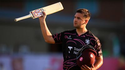 Retired Proteas batter smashes 35 in an over, inspires Somerset to record-breaking win over Derbyshire, here's the video! SportsTak