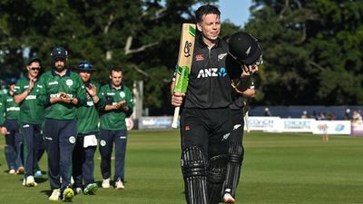 Bracewell-starrer New Zealand script record with 24 runs off last over to edge Ireland by 1 wicket SportsTak