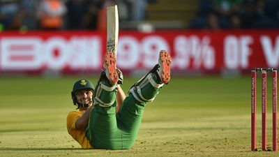South Africa's batter comes out of retirement after 6 yrs with fiery 96 off 55 to rock England SportsTak