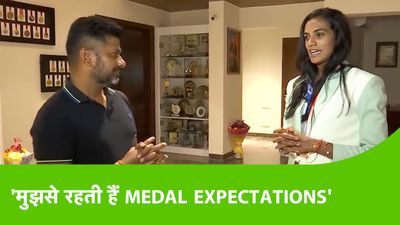 THROWBACK: When Vikrant Gupta surprised PV Sindhu with Ice cream and played badminton | CWG2022 SportsTak