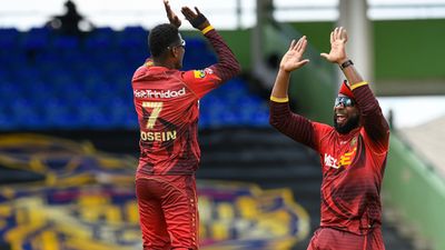 Watch: Kieron Pollard pulls off an unbelievable catch in CPL, video goes viral SportsTak