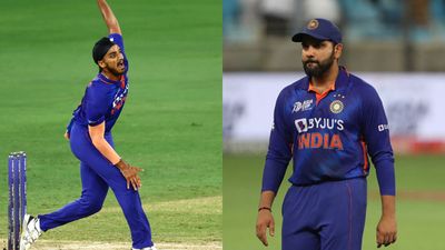 Watch: Rohit Sharma angrily snubs Arshdeep Singh on the field, trolled on social media SportsTak