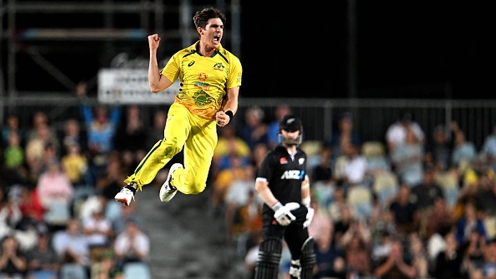 Sean Abbott breaks West Indies bowler’s all-time ODI record with 28 dot balls in a row Sean Abbott breaks West Indies bowler’s all-time ODI record with 28 dot balls in a row