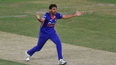 'He is conceding a lot of runs...struggles with pace...': Former Pakistan captain targets Bhuvneshwar Kumar SportsTak