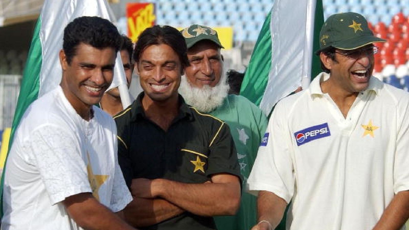 'Kohli might just take retirement after the T20 World Cup': Legendary Pakistan bowler makes a bold prediction 'Kohli might just take retirement after the T20 World Cup': Legendary Pakistan bowler makes a bold prediction