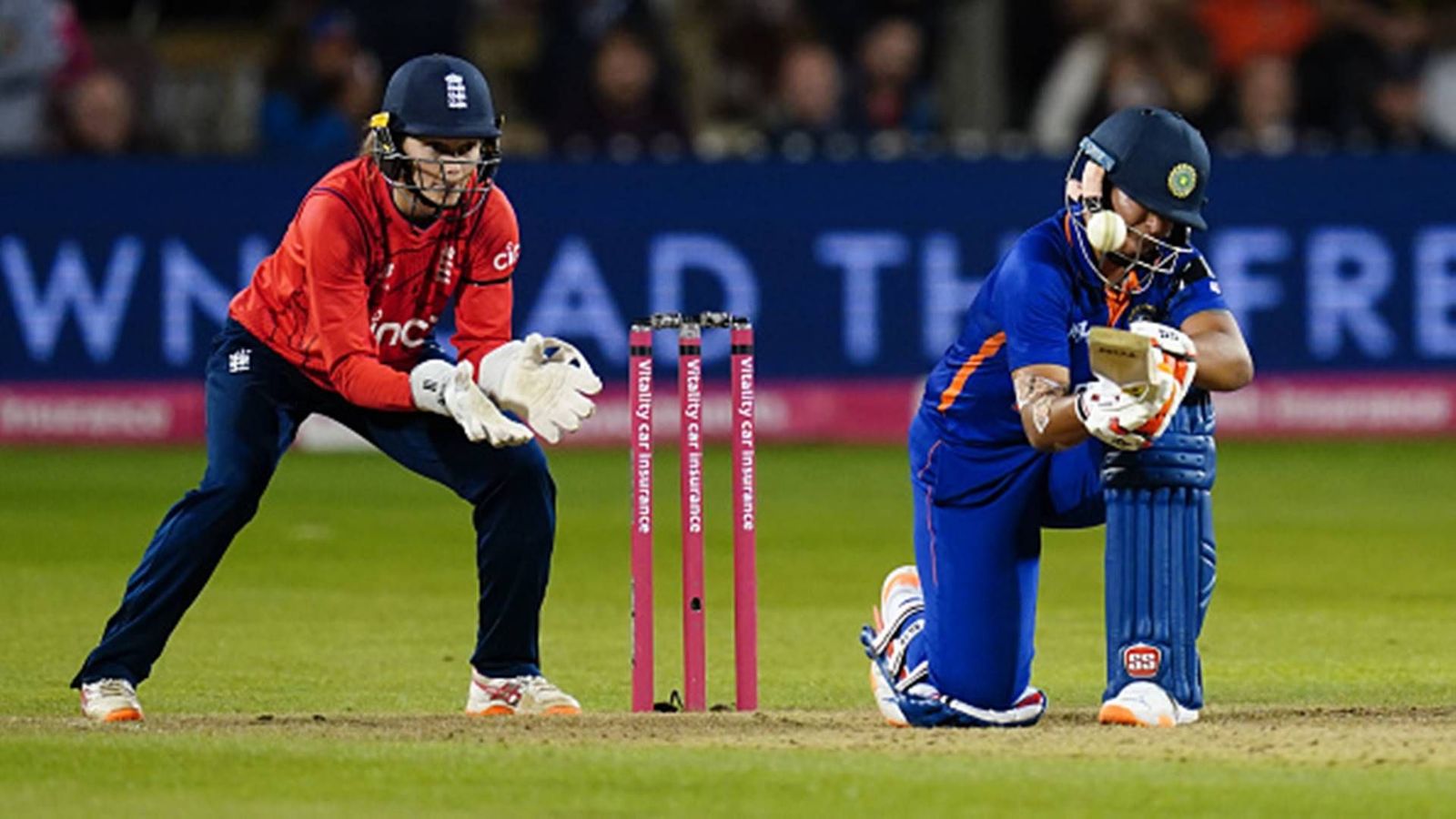 Richa Ghosh breaks Pakistan wicketkeeper-batter's T20I record with 33-run rescue knock Richa Ghosh breaks Pakistan wicketkeeper-batter's T20I record with 33-run rescue knock