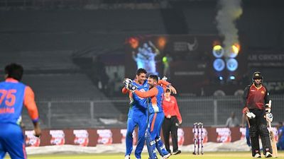 Watch: Mohammad Kaif surprisingly snares Thisara Perera's wicket in Legends League Cricket match, video goes viral SportsTak