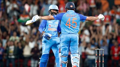 IND vs AUS: Rohit Sharma reveals reason behind sending Dinesh Karthik ahead of Rishabh Pant SportsTak