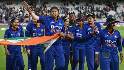 BREAKING: Jhulan Goswami gets fairytale farewell at Lord's, India achieve history SportsTak