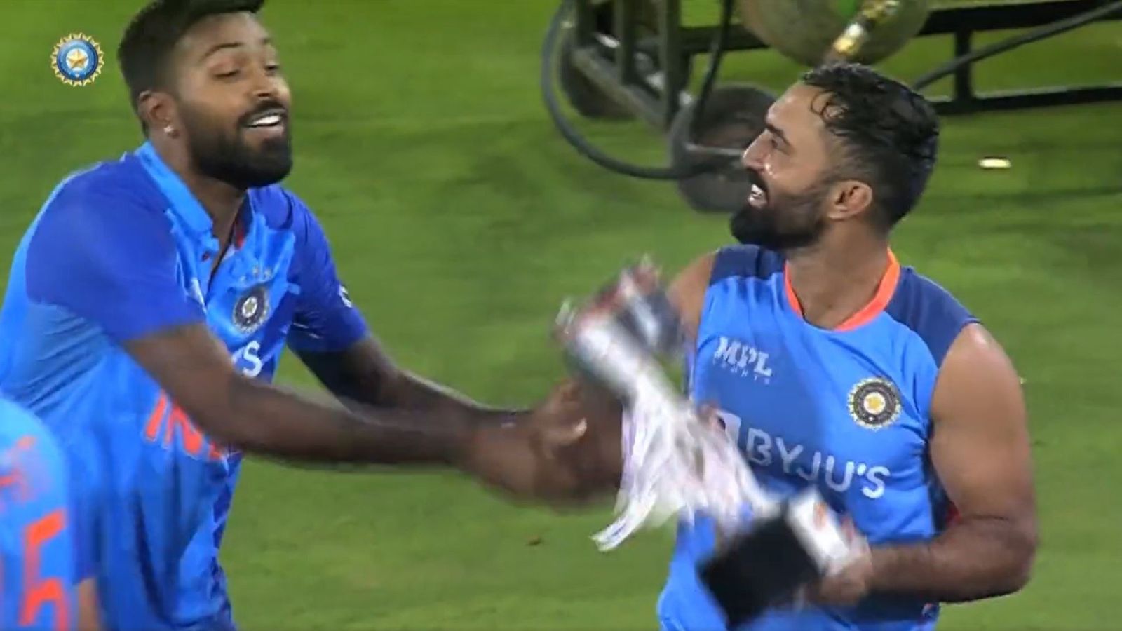 Watch: Hardik Pandya pokes fun at Dinesh Karthik after Rohit Sharma hands 'eldest member' the winning trophy Watch: Hardik Pandya pokes fun at Dinesh Karthik after Rohit Sharma hands 'eldest member' the winning trophy
