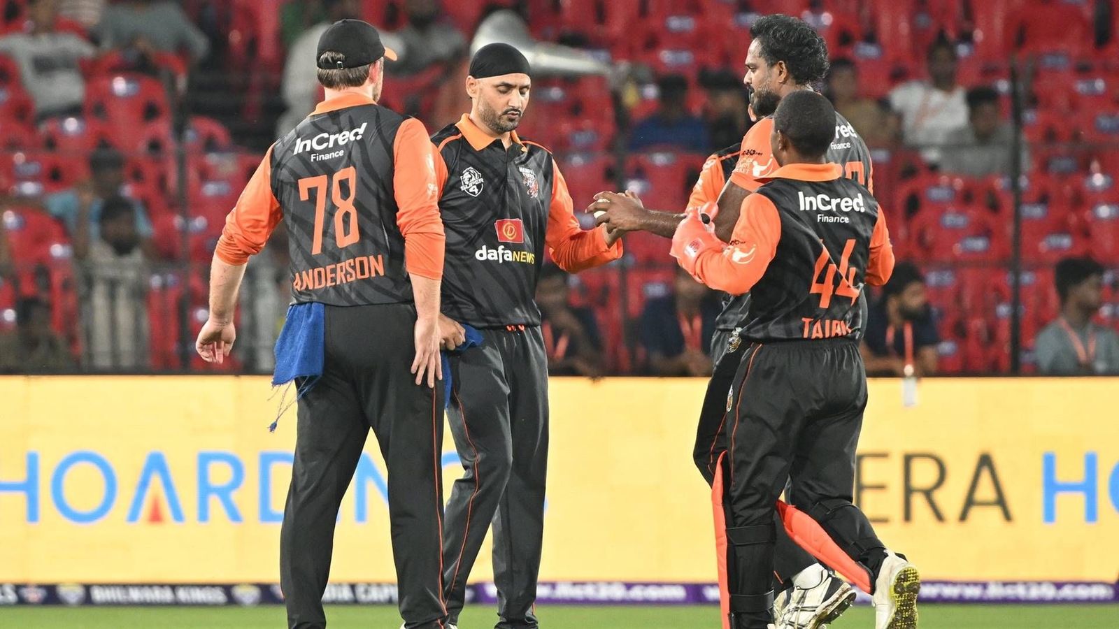 Zimbabwe wicketkeeper's quickfire 54 and Sri Lanka pacer's four-fer hand Harbhajan's Manipal Tigers a thrilling last-ball win Zimbabwe wicketkeeper's quickfire 54 and Sri Lanka pacer's four-fer hand Harbhajan's Manipal Tigers a thrilling last-ball win