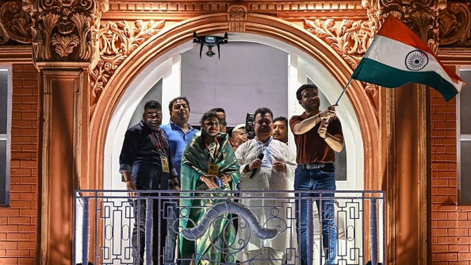Sourav Ganguly recreates Lord’s look-alike balcony, albeit in a different setting Sourav Ganguly recreates Lord’s look-alike balcony, albeit in a different setting