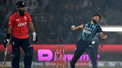 Debutant Aamer Jamal steals the show as Moeen Ali's unbeaten 51 in run chase goes in vain SportsTak