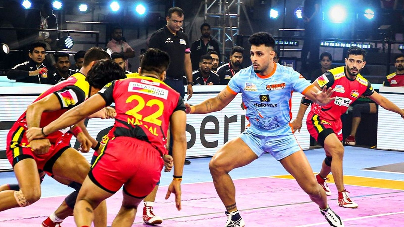 PKL: Maninder Singh's heroics help Bengal Warriors bully Bengaluru Bulls; Dabang Delhi edge past UP Yoddhas PKL: Maninder Singh's heroics help Bengal Warriors bully Bengaluru Bulls; Dabang Delhi edge past UP Yoddhas