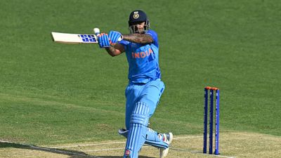 Watch: Suryakumar Yadav heard saying 'maarne ka mood nahi ho raha hai' and loses his wicket next ball SportsTak