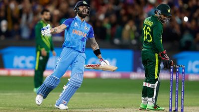 T20 WC: Virat Kohli's supreme knock helps India pull off unbelievable Melbourne heist against Pakistan in dramatic finish SportsTak