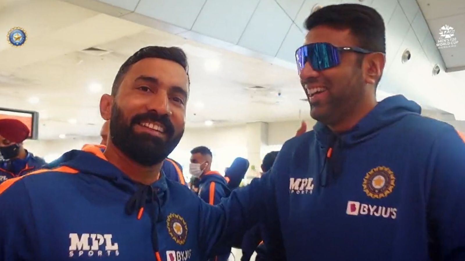 Watch: Dinesh Karthik says 'thank you' to Ravichandran Ashwin for 'saving him' during India vs Pakistan T20 World Cup clash Watch: Dinesh Karthik says 'thank you' to Ravichandran Ashwin for 'saving him' during India vs Pakistan T20 World Cup clash