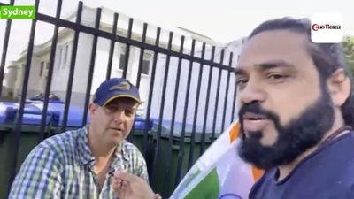 INDIAN CRICKET FAN: PK found an Australian fan from India selling India's Flag in Sydney SportsTak