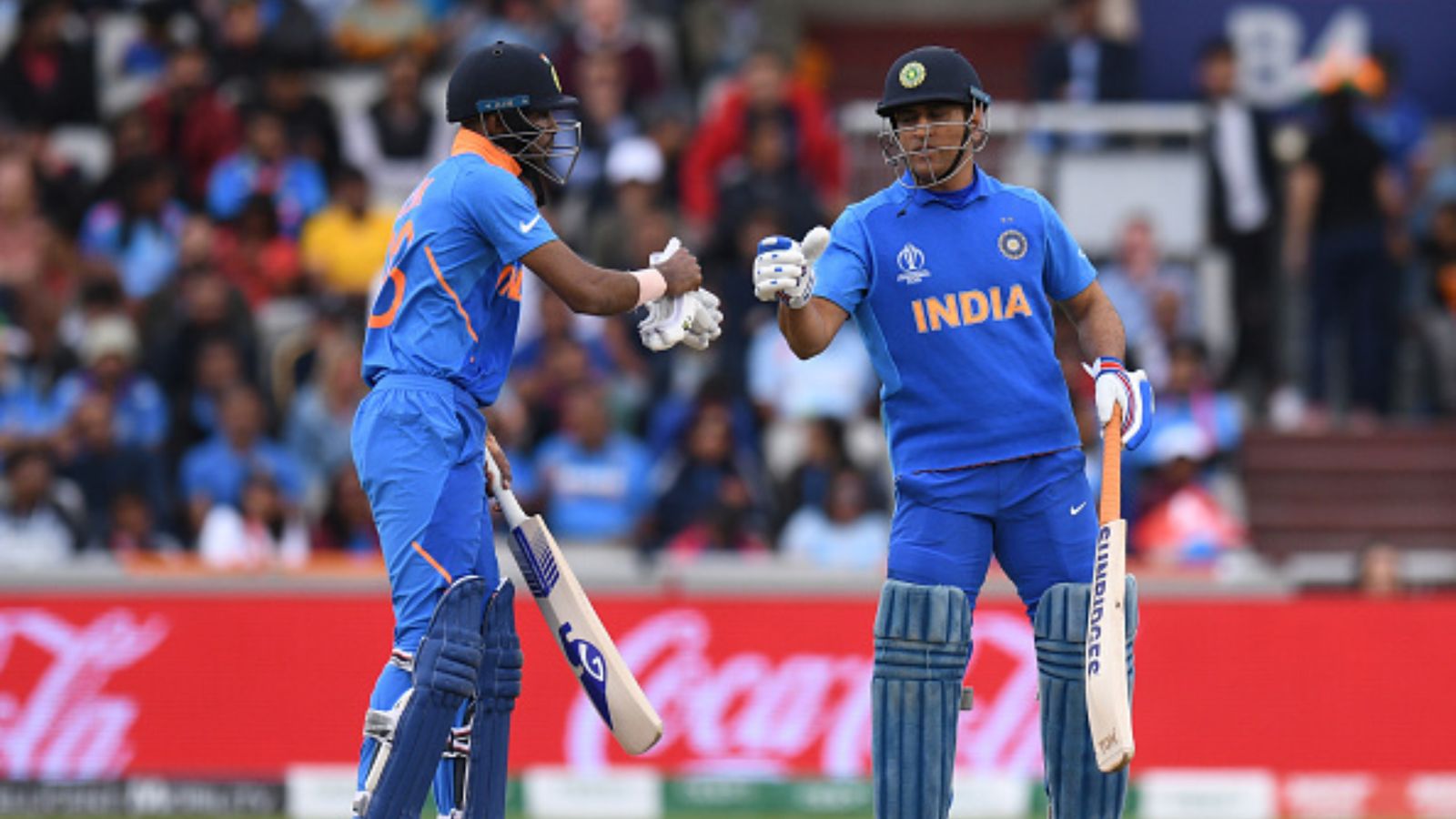 Hardik Pandya's brilliant batting return since IPL 22 attributed to new batting equipment after influence of mentor MS Dhoni Hardik Pandya's brilliant batting return since IPL 22 attributed to new batting equipment after influence of mentor MS Dhoni