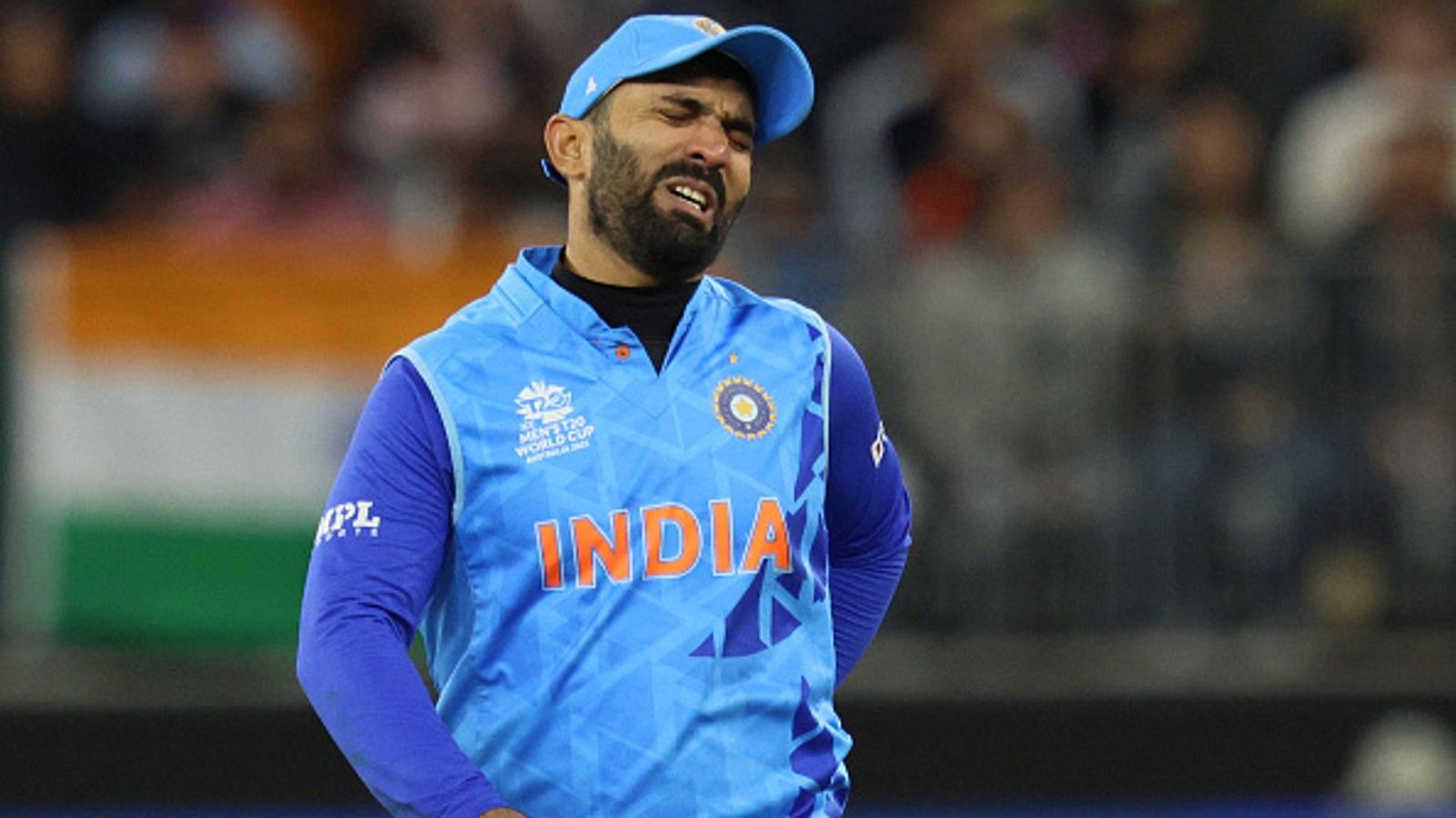 T20 WC: Bhuvneshwar Kumar gives big update on Dinesh Karthik's injury during India-South Africa match T20 WC: Bhuvneshwar Kumar gives big update on Dinesh Karthik's injury during India-South Africa match