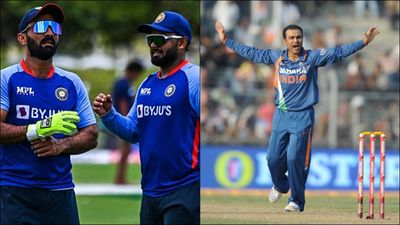 'Ye koi Bangalore ki wicket nahi hai': Sehwag not happy with Pant warming benches to make way for Karthik SportsTak
