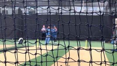 WATCH VIDEO: Virat and Dravid in Discussions at Adelaide Indoor Nets Before Ind vs Bangladesh Game SportsTak
